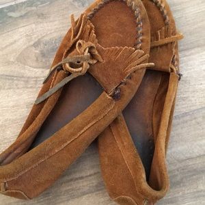 Minnetonka size 8 reddish suede moccasins